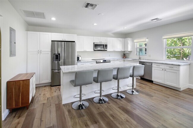 Photo - 211 SE 16th Ave Unit 2