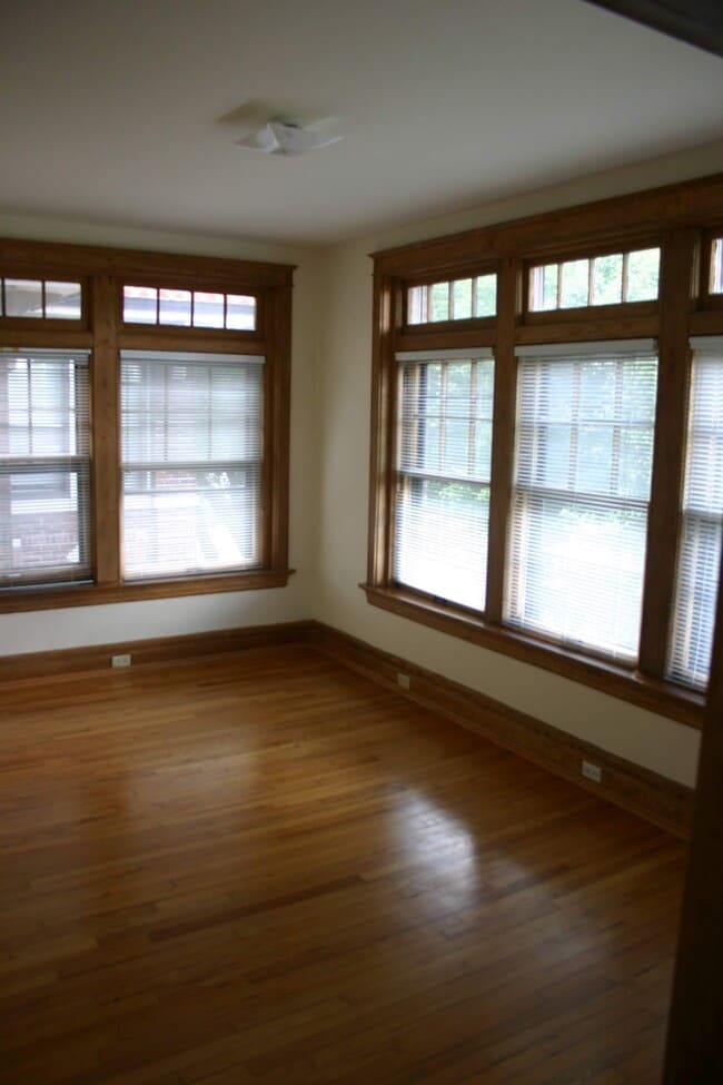 Photo - 5861 Nina Pl Unidad 2EF