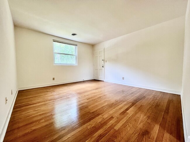 Photo - Lindley Park Manor