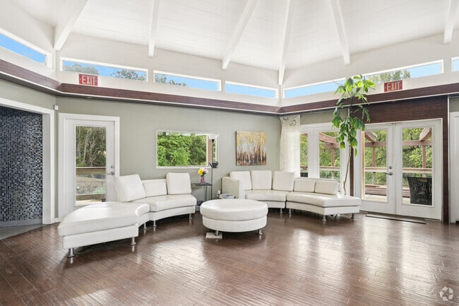 Clubhouse - Hurst Highland Village