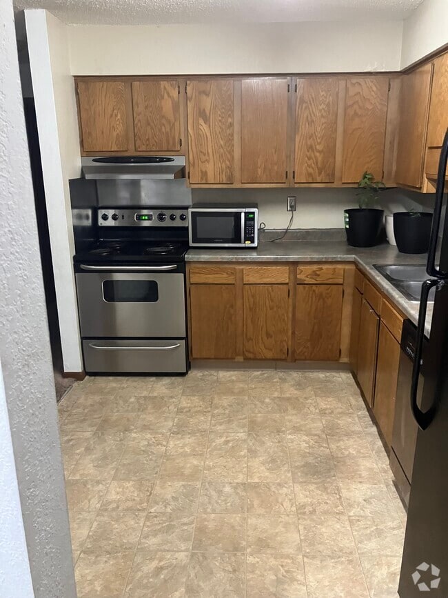 Building Photo - 221 Grand Ave W Unit 114 Rental
