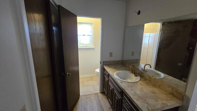 Photo - 2504 E 19th St