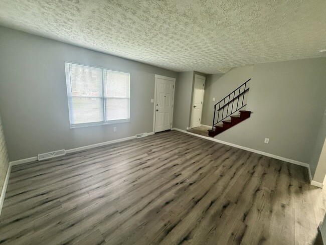 5584 Chatford Dr