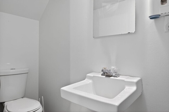 Photo - 213 Tilford Rd