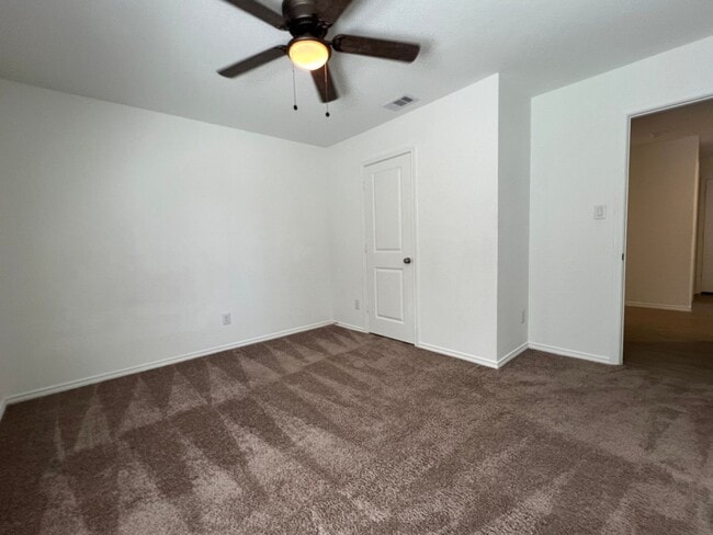 Photo - NEW AND VERY AFFORDABLE 4BDRM HOME IN LOND...