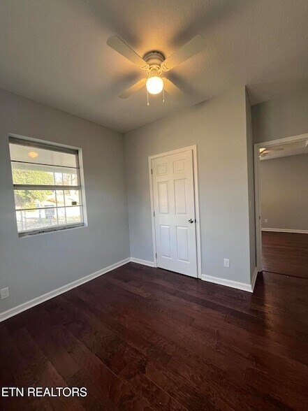 Photo - 614 Midlake Dr NE