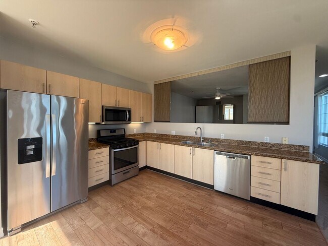 Building Photo - Beautiful East Village Condo w/ W/D, A/C &... Unit 3521