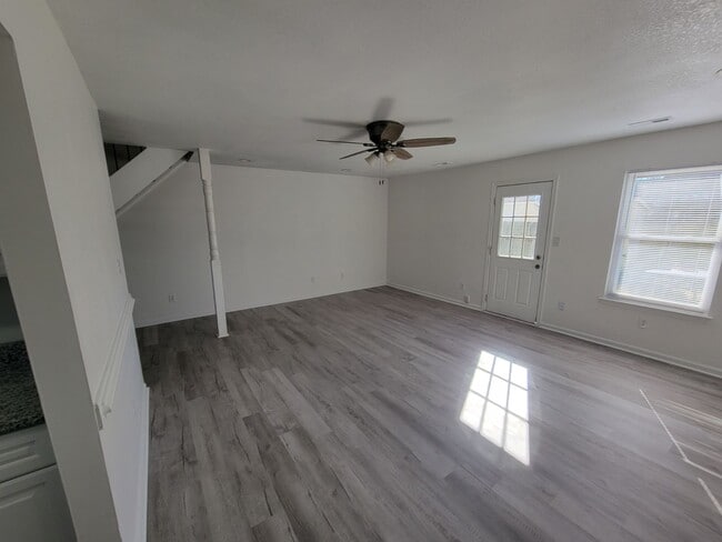 Photo - 1550 Fairfax Dr