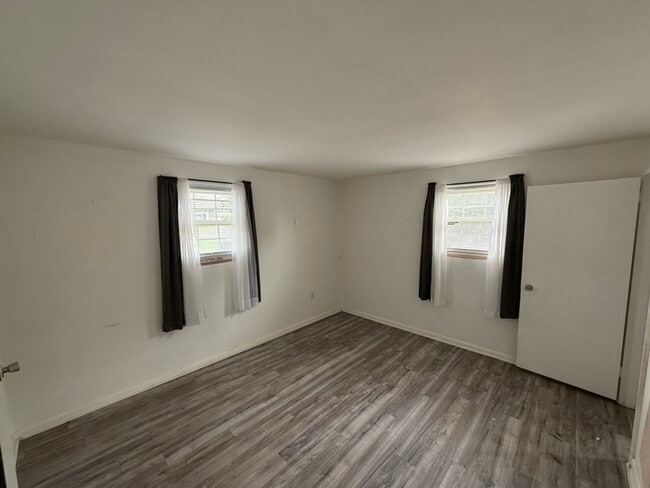 Photo - 4134 Longshore Ave