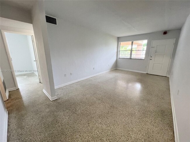 Photo - 675 SW 7th Ave Unit 12