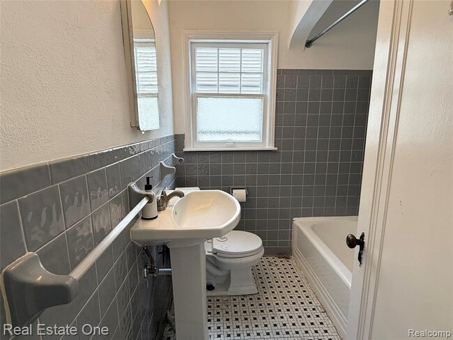 Photo - 24411 Union St