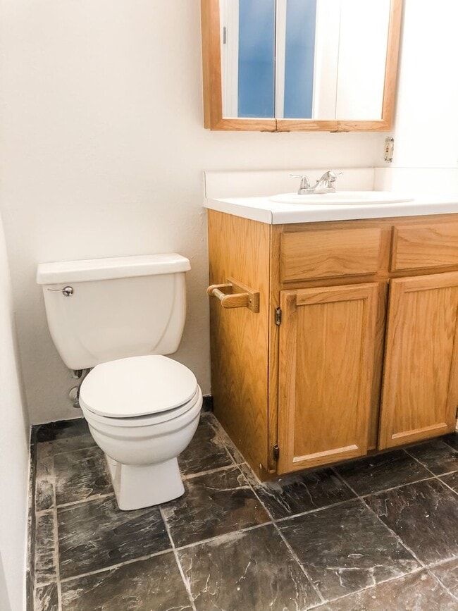 Photo - 2 Bedroom Condo Available for Lease--Great Location!