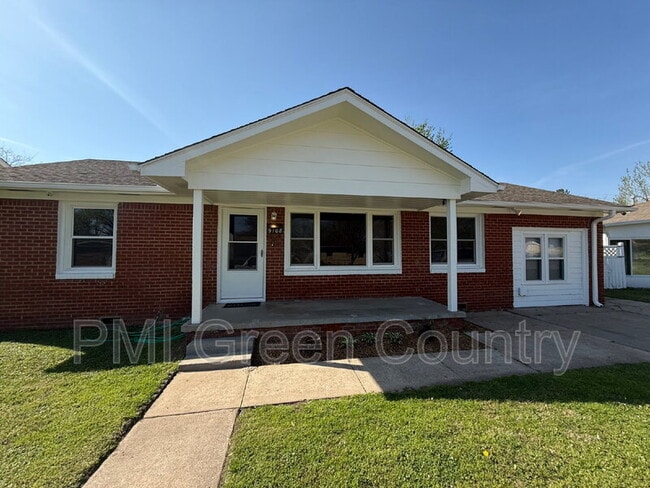 Photo - 9108 E Marshall St