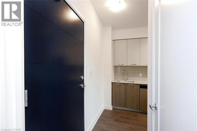 Photo - 75 James St S Unit 1405