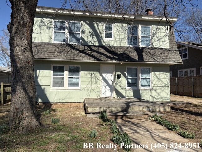 Building Photo - 2011 E 12th Pl