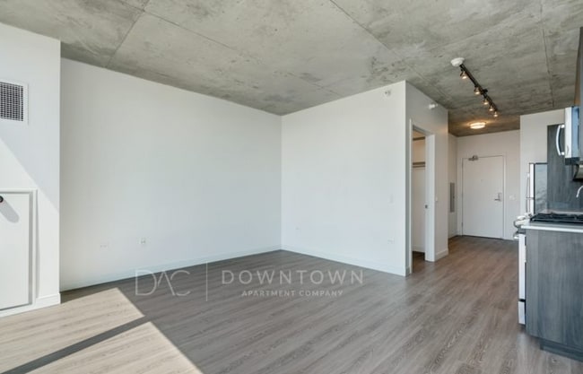 Photo - 702 N Milwaukee Ave Condo Unit 914