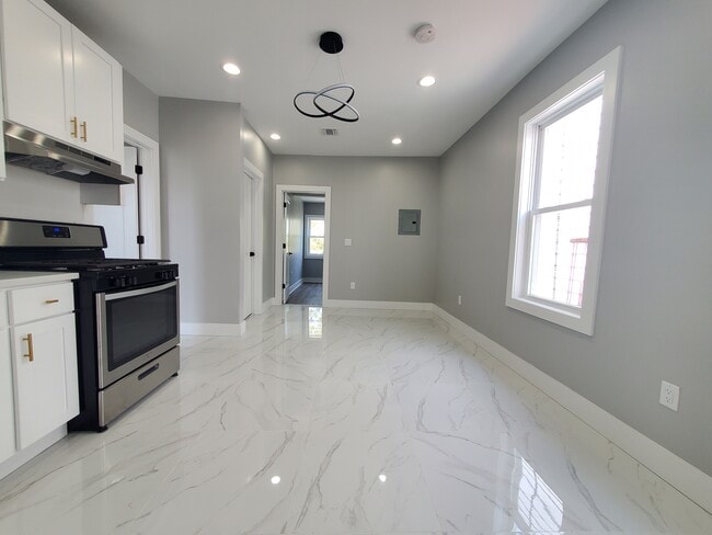 484 Kennedy Blvd 3F - 466 Kennedy Blvd Unit 3F