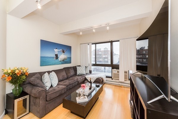 Photo - 12 Stoneholm St Unidad 603