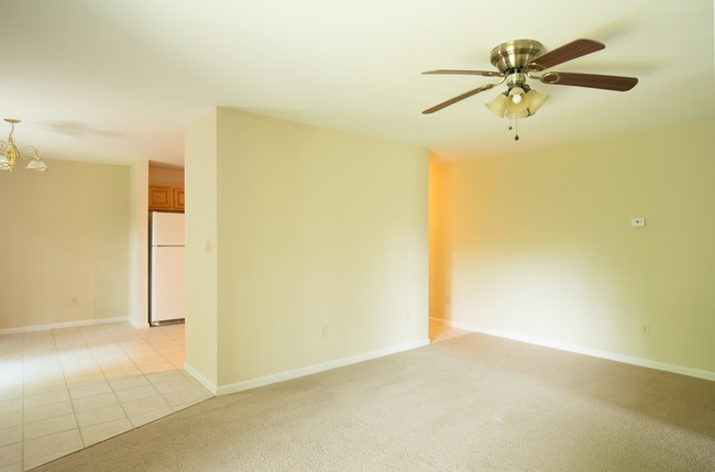 Photo - Glenmont Manor