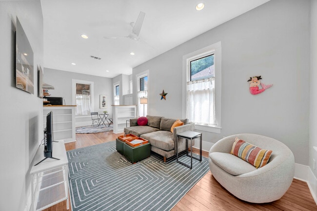 Photo - 210 Sadie St