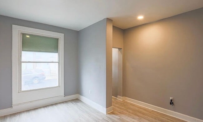 Photo - 522 E 27th St