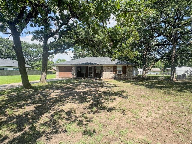 Photo - 743 Oak Leaf Trail