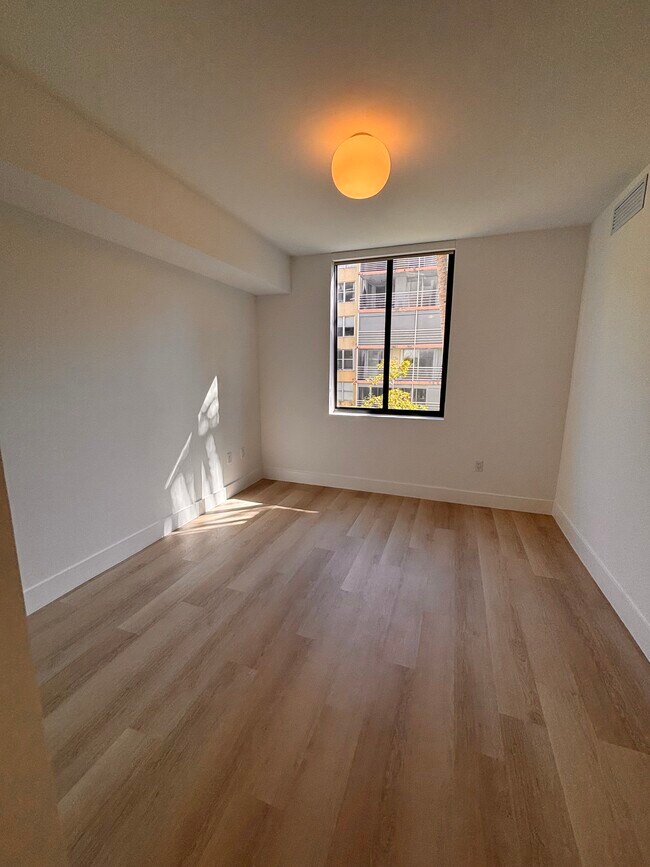 Photo - 1541 Van Buren St Unit B