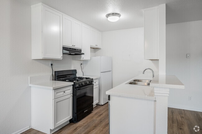 1BR, 1BA - 788SF - Kitchen