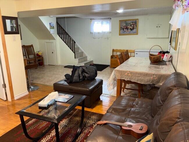 Photo - 219 Pellatt Av