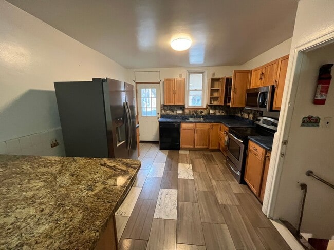 Photo - 3140 Longshore Ave