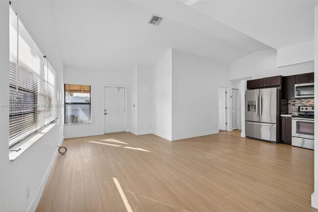 Photo - 339 SW 15th St Unidad 1-2