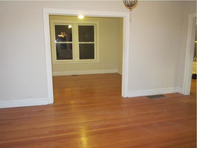 Photo - 3847-3857 N Linder Ave