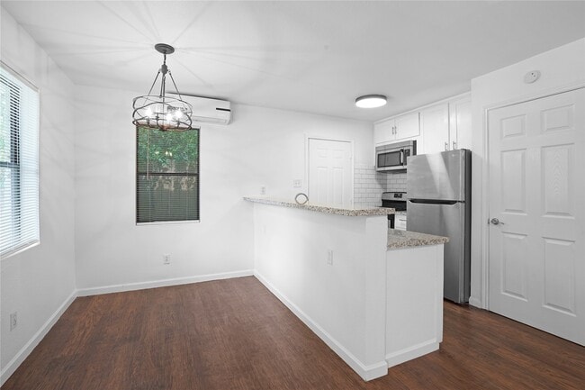 Building Photo - 737 Neyland St Rental