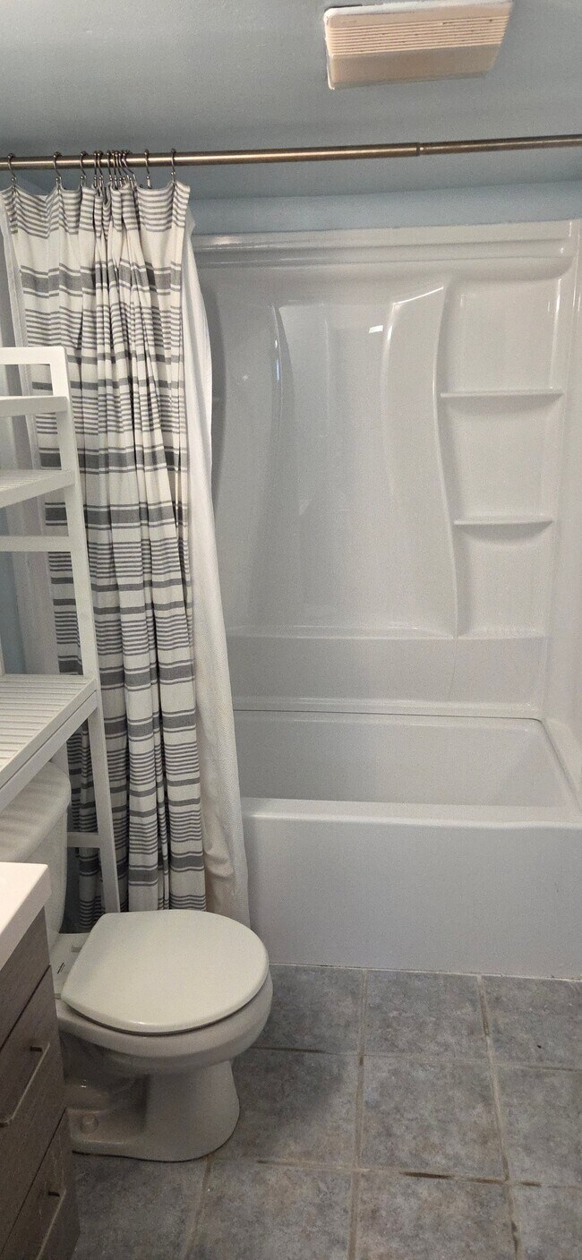 Photo - 2393 Henry St