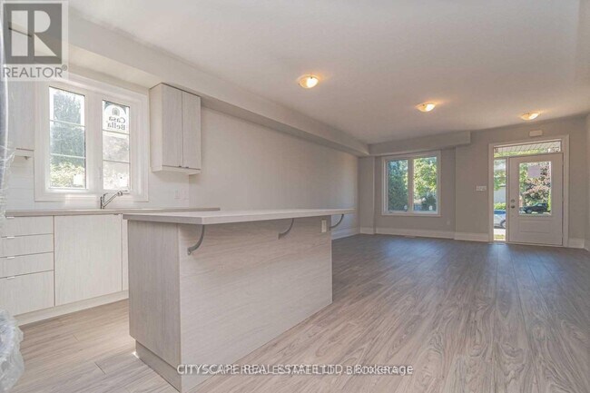 Photo - 565 Wedgewood Dr