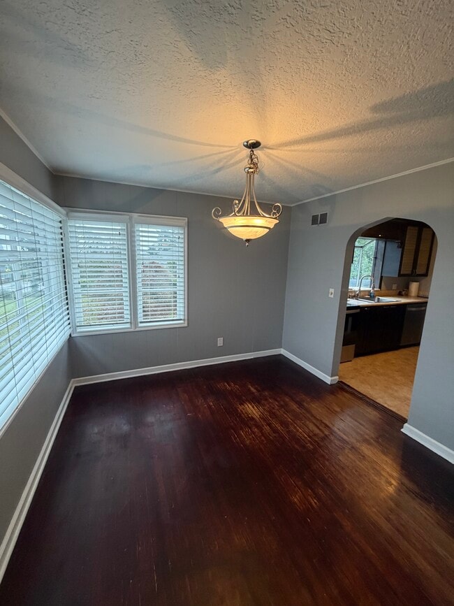 Photo - 4838 Summit St