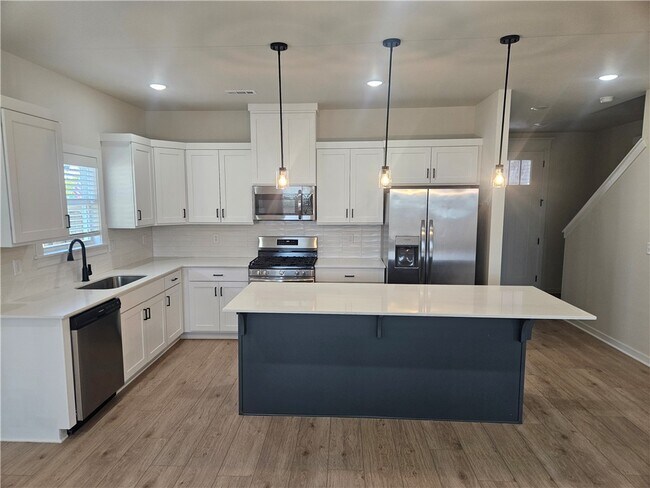 Photo - 6005 SW Coywolf St