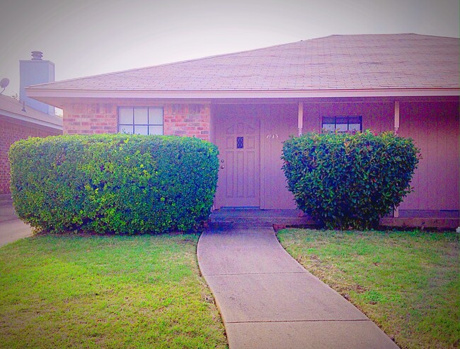 Front - 1913 Spindletop Dr House