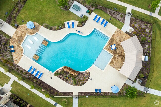 Pool - Vantage at Hutto