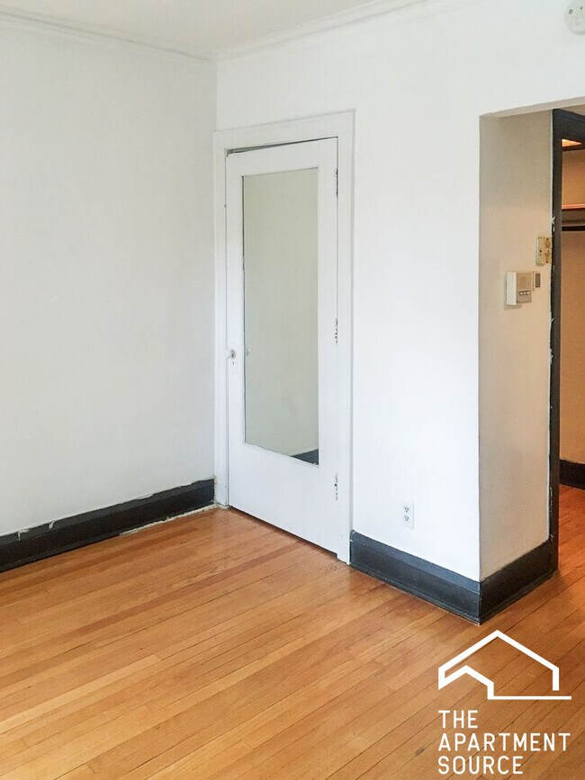 Photo - 4606 N Winchester Ave Unidad 1B