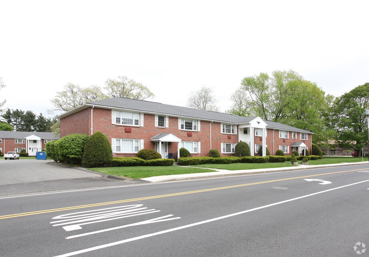 Country Meadows - Country Meadows Apartments
