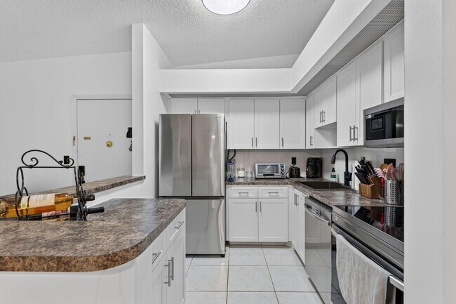 9474 S Belfort Cir Unidad 206