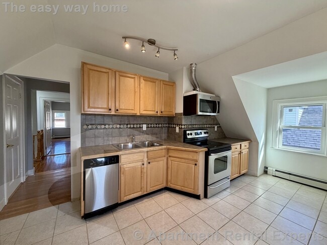 Building Photo - 8 Marbury Terrace Unit #3