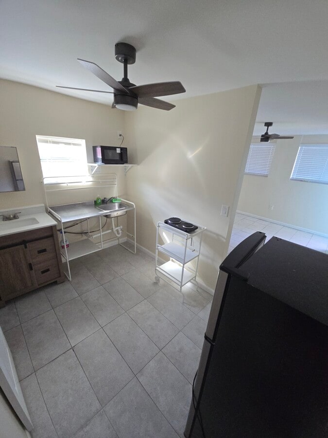 Photo - 3180 SW 6th St