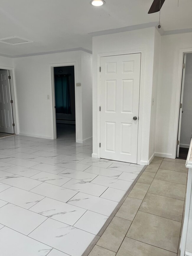 Photo - Large 4 bedroom home in Hamilton Acres - Mother in Law included