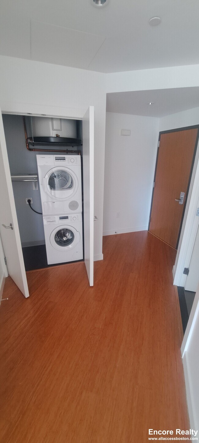 120 Kingston St Unit 1106