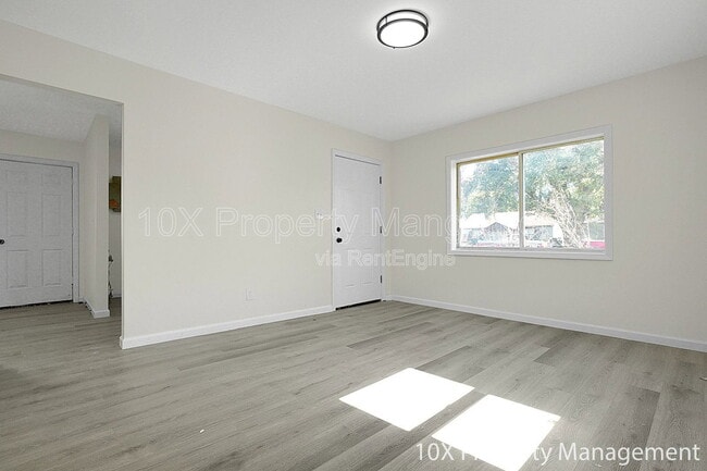 Photo - 685 S Wheatland Ave