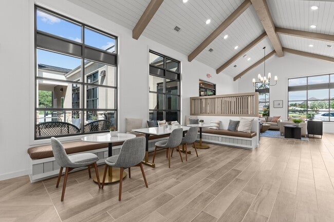 Building Photo - Maple Ranch Rental