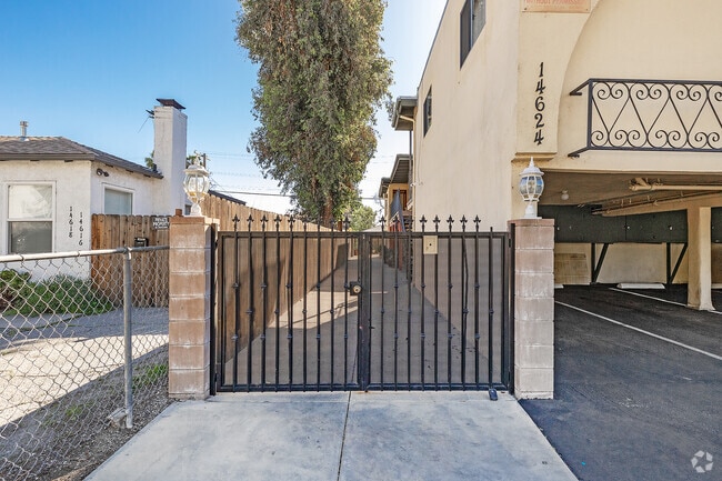 Entrance - 14624 Gault St