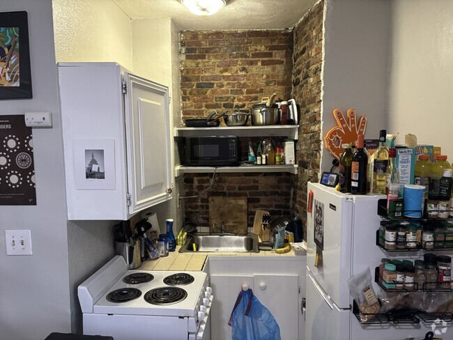 Building Photo - 40 Anderson St Rental
